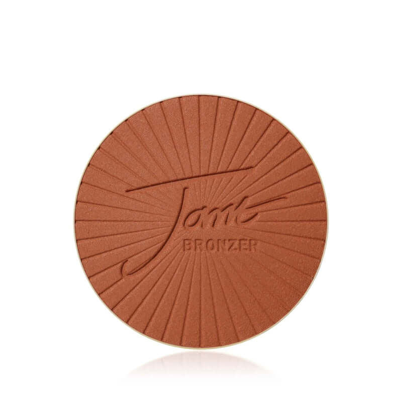 Jane Iredale - PureBronze Matte Bronzer Dark Refill (So Bronze 3) met een rijke, gewichtloze textuur voor moeiteloos contouren.