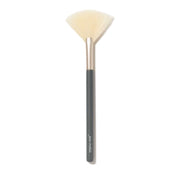 Jane Iredale - Fan Brush, lichte wandkwast met zachte haren voor gerichte poederapplicatie op het gezicht.