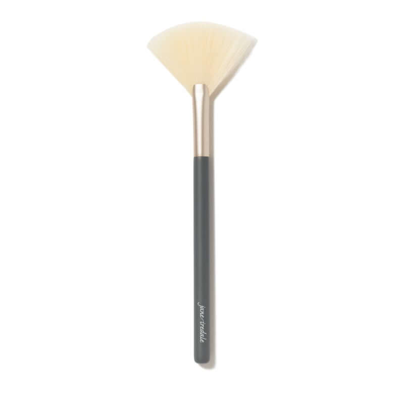 Jane Iredale - Fan Brush, lichte wandkwast met zachte haren voor gerichte poederapplicatie op het gezicht.