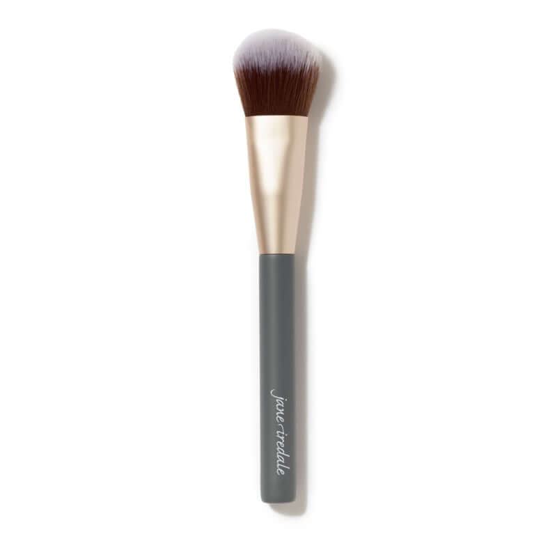 Jane Iredale - Cheek Brush met fluffy tips voor zachte applicatie van crèmes en poeders.