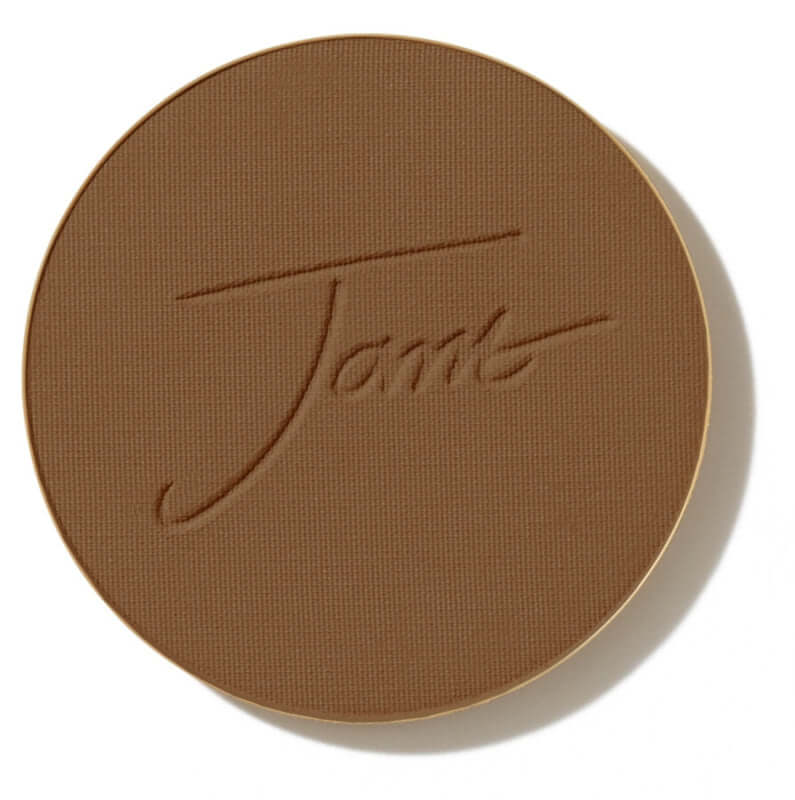 Jane Iredale - PurePressed® Base SPF15 Refill - Mahogany 9.9g close-up van de bronzer met textuur en merklettertype.