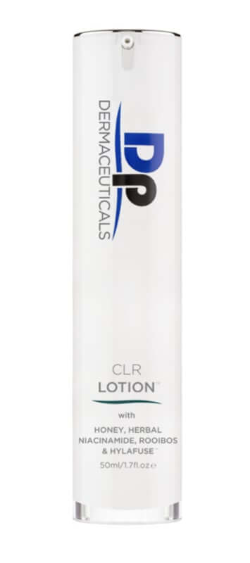 DP Dermaceuticals CLR Lotion 15ml (travelsize) verpakking met ingrediënten zoals honing en niacinamide, ideaal voor acne huid.