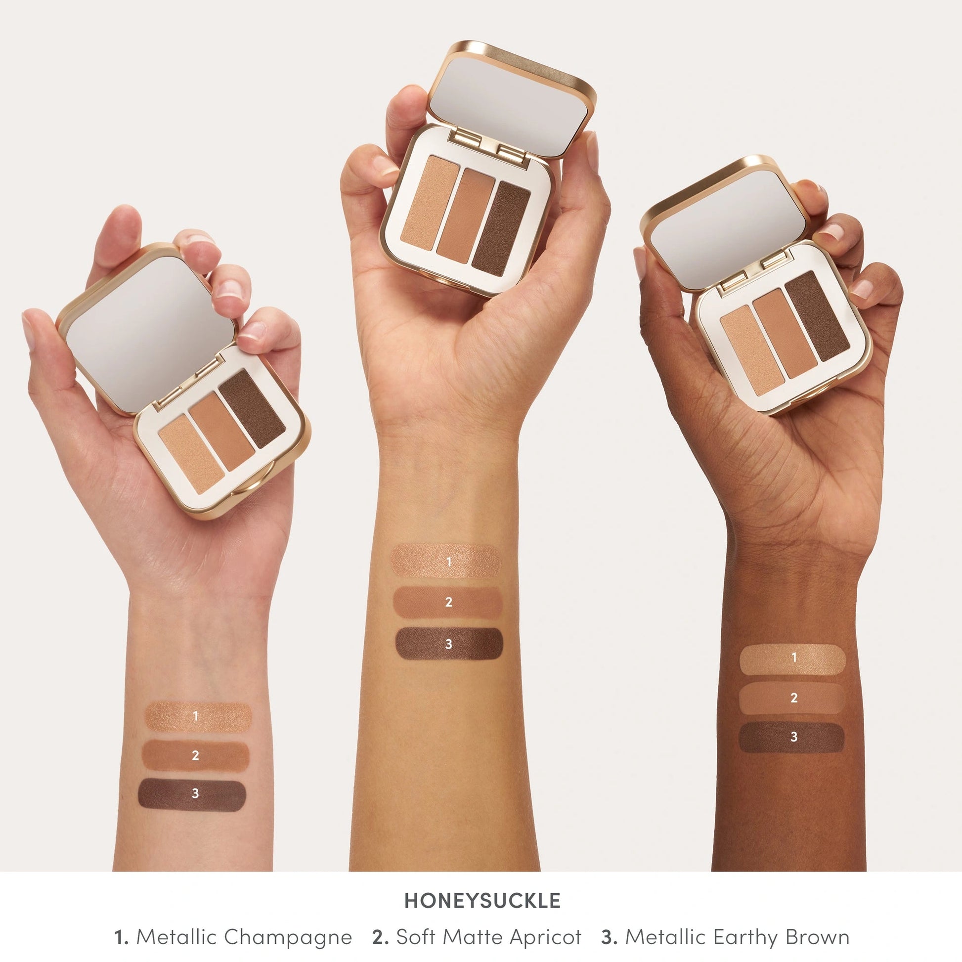 Jane Iredale PurePressed Eye Shadow Triple Honeysuckle 2,1g, metallic champagne, matte apricot en aardse bruin kleuren, handmodellen, swatches
