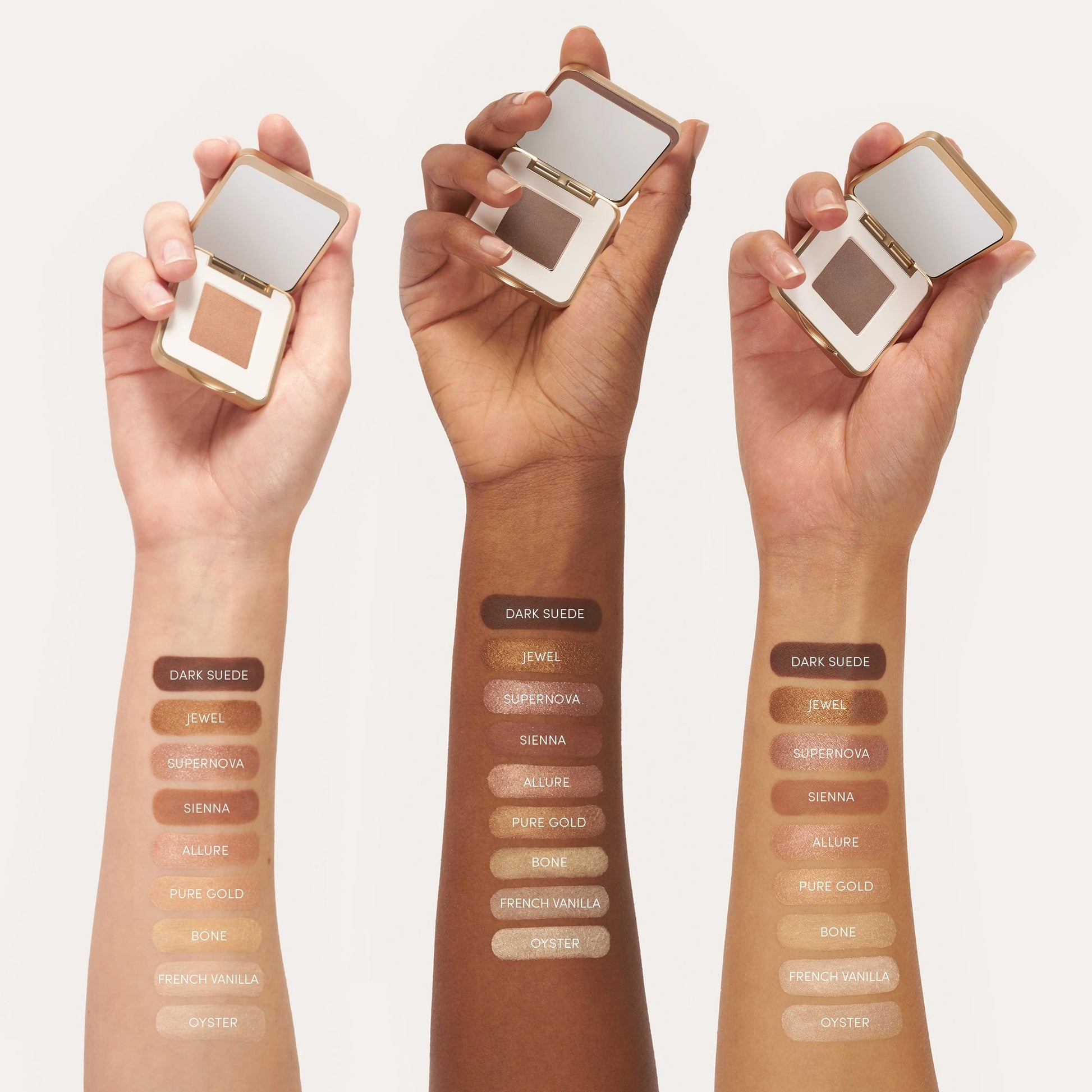 Jane Iredale PurePressed Eye Shadow Single Supernova 1,3g swatches op verschillende huidtinten met Reflecterende kleuren