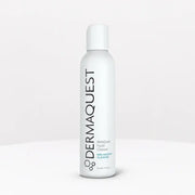Dermaquest MelaQuest Facial Cleanser 177,4ml in een elegante fles voor zachte huidreiniging en bestrijding van pigmentvlekken.