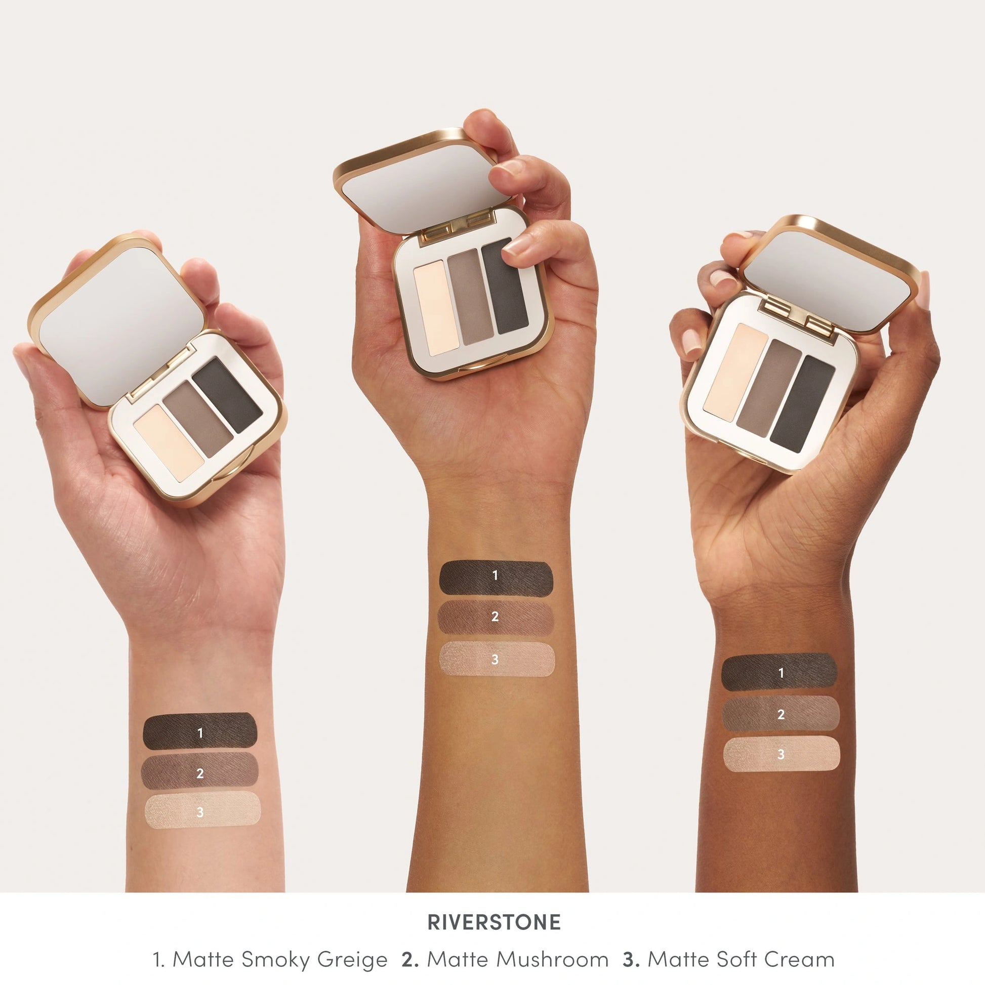 Jane Iredale PurePressed Eye Shadow Triple Riverstone 2,1g met drie matte tinten: grijze, taupe en crème op huidtoneel.