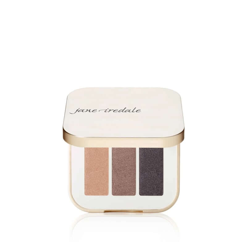 Jane Iredale - PurePressed® Eye Shadow Triple - Brown Sugar 0,7g in luxe verpakking met drie oogschaduwtinten.