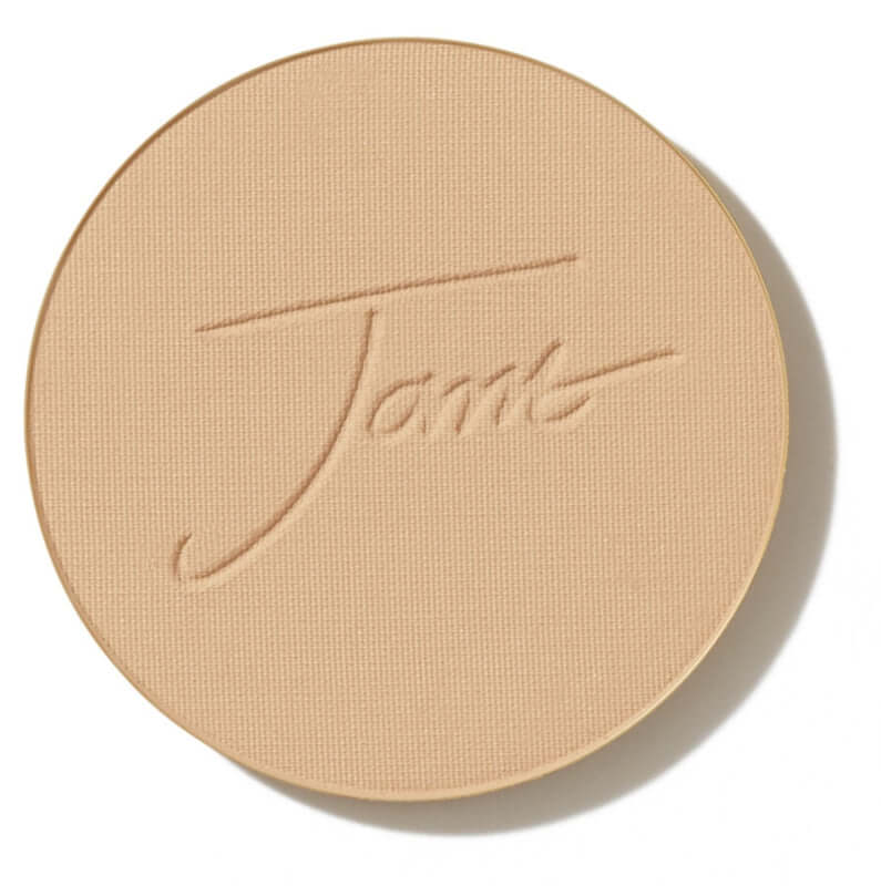 Jane Iredale - PurePressed Base Golden Glow SPF20 Refill 9,9g met een zachte, natuurlijke uitstraling en een luxe textuur.